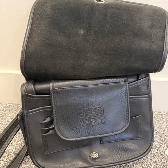 Vintage Coach 90’s Black Leather Turnlock Minimalist Timeless Chic Shoulder Bag - Picture 6 of 12